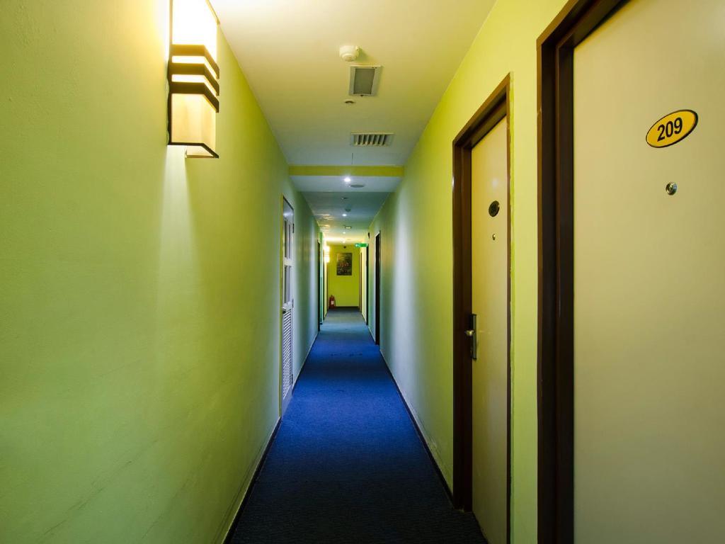 Eight Days Boutique Hotel - Mount Austin Johor Bahru Dış mekan fotoğraf
