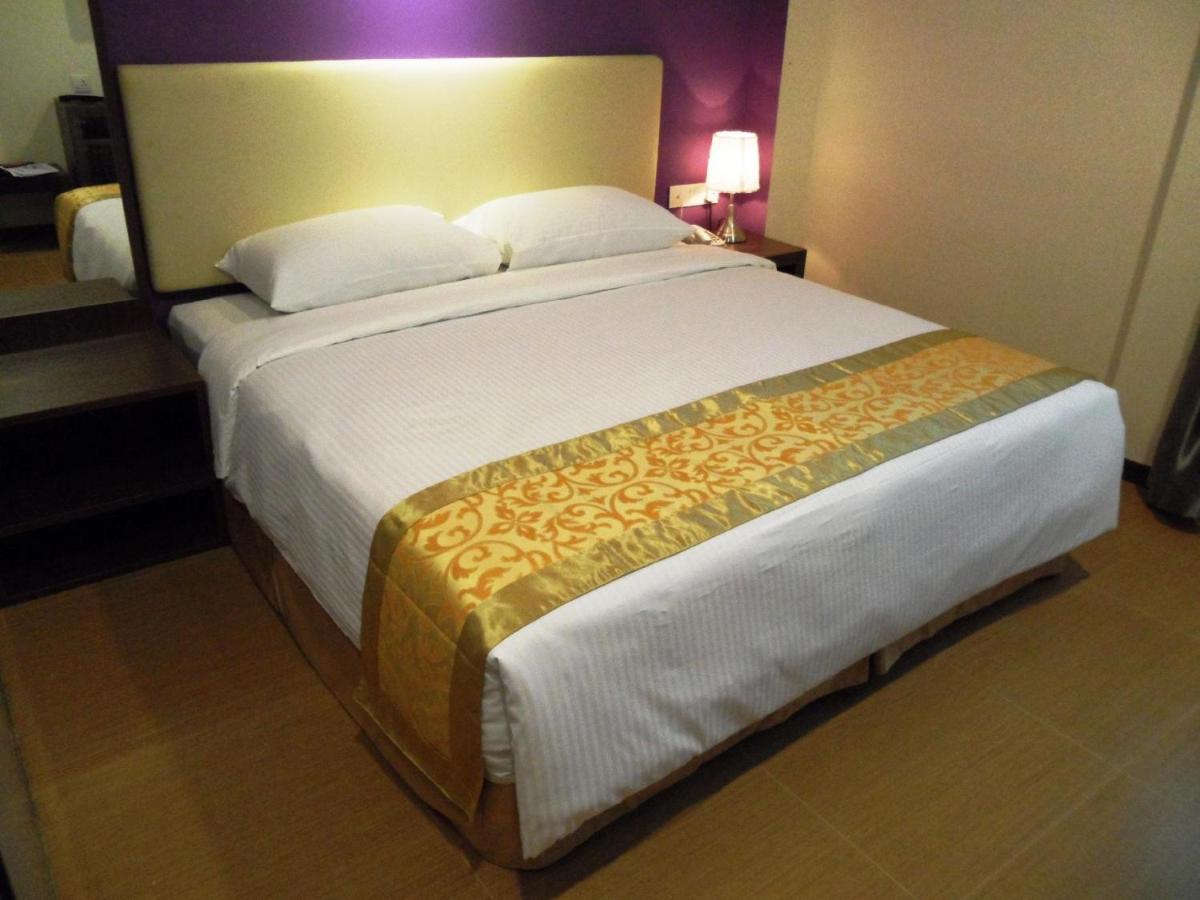 Eight Days Boutique Hotel - Mount Austin Johor Bahru Dış mekan fotoğraf