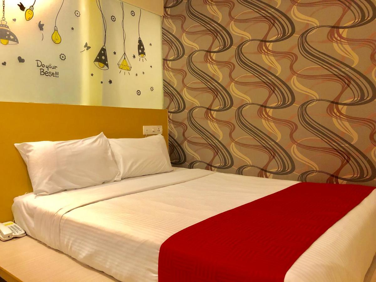 Eight Days Boutique Hotel - Mount Austin Johor Bahru Dış mekan fotoğraf
